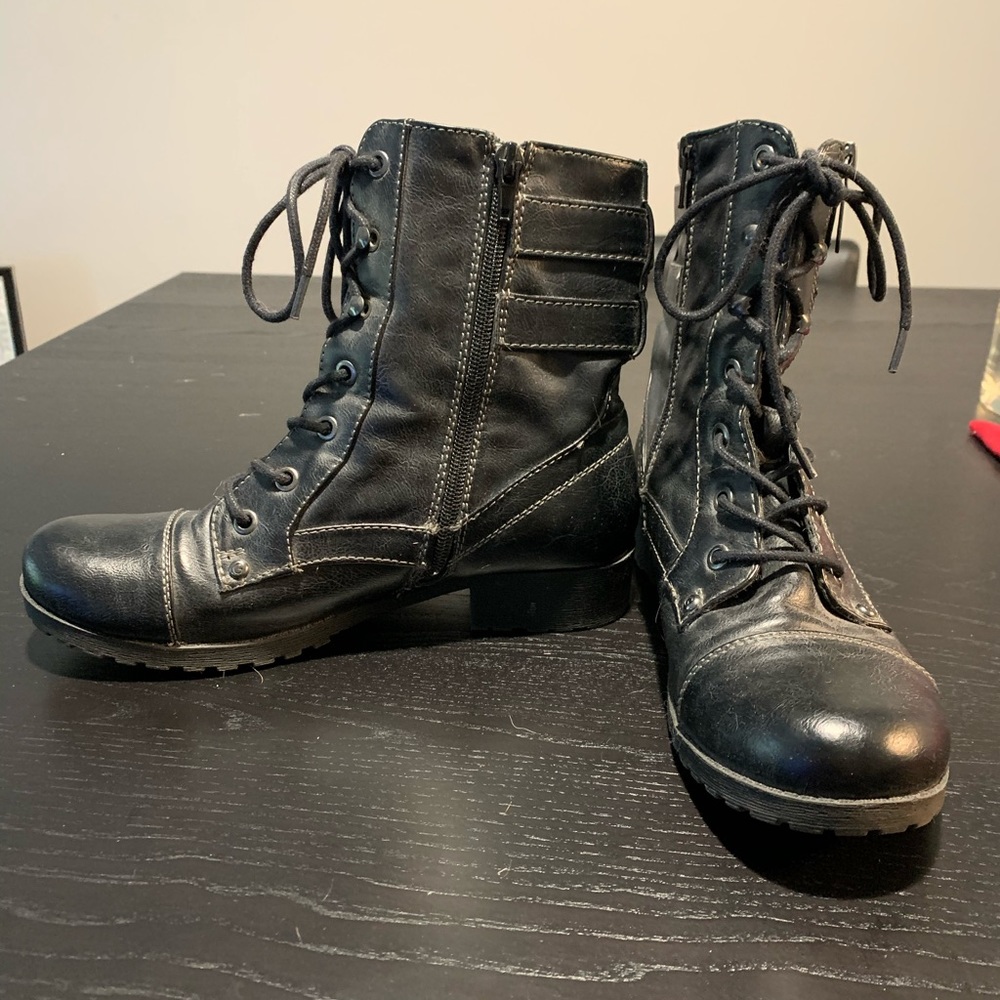 Guess boots.